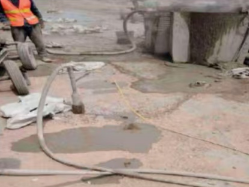 港闸水泥混凝土路面板底注浆技术 路面脱空注浆整治方案